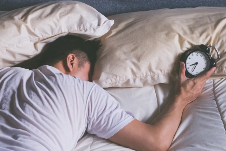 Should I go back to sleep if I wake up after 6 hours