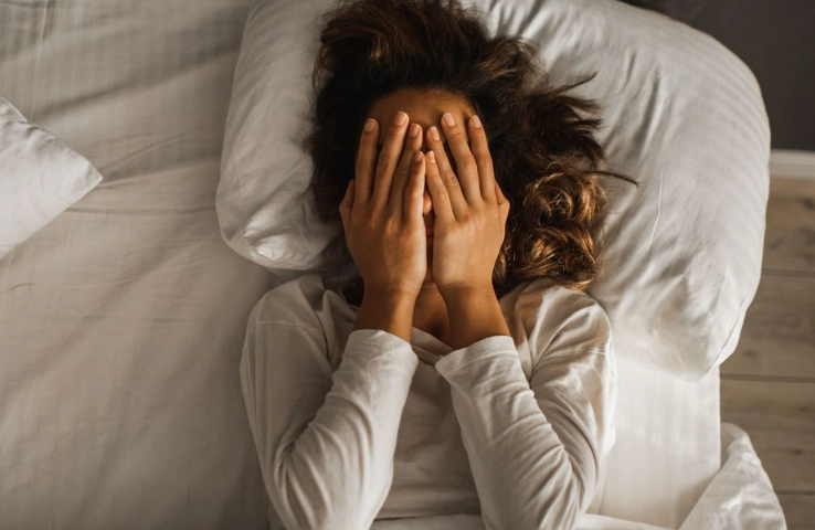 lay in bed for hours can't sleep