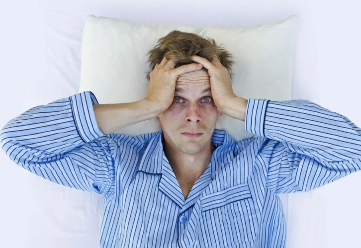 sleep deprivation red eyes